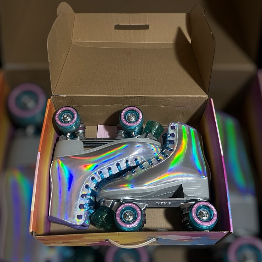 Like New!! 🔥 Impala 🛼 Holographic Impala Roller Skates